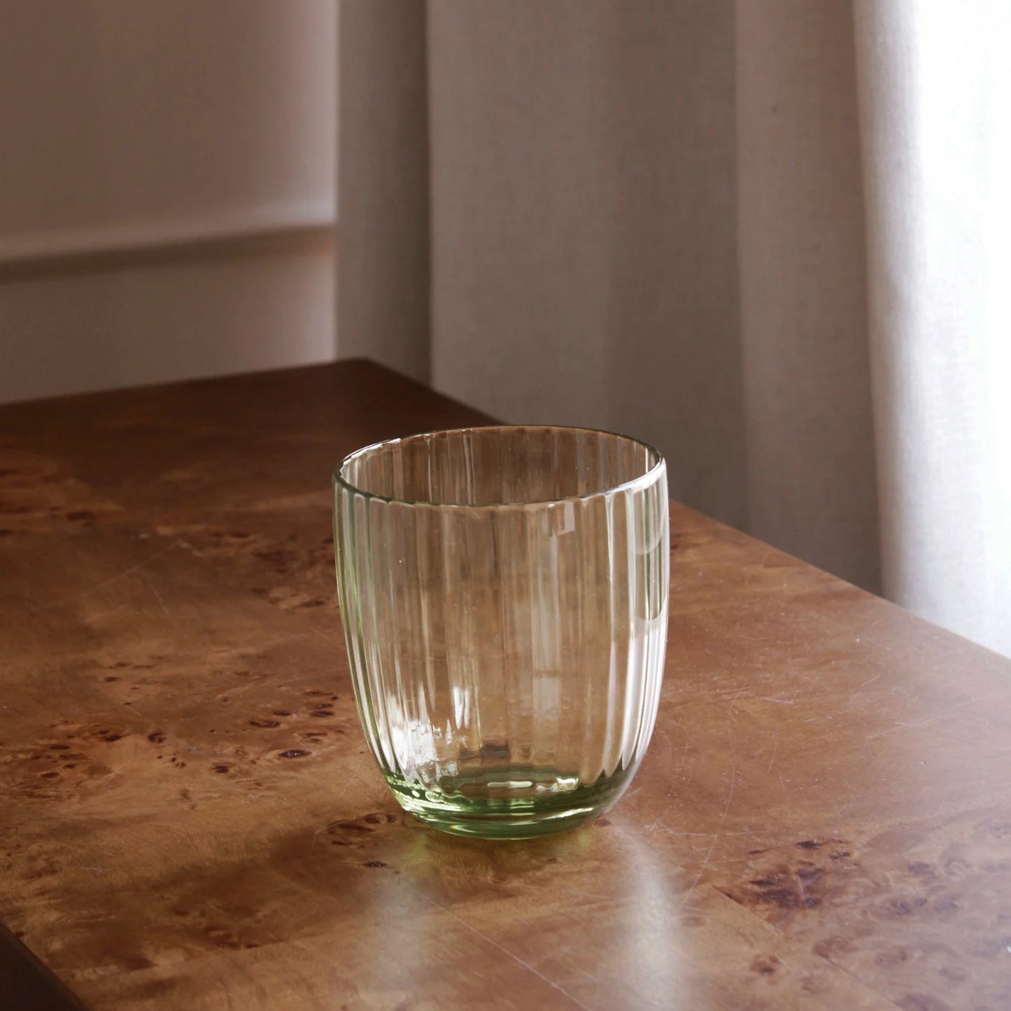 Vida Acrylic DOF