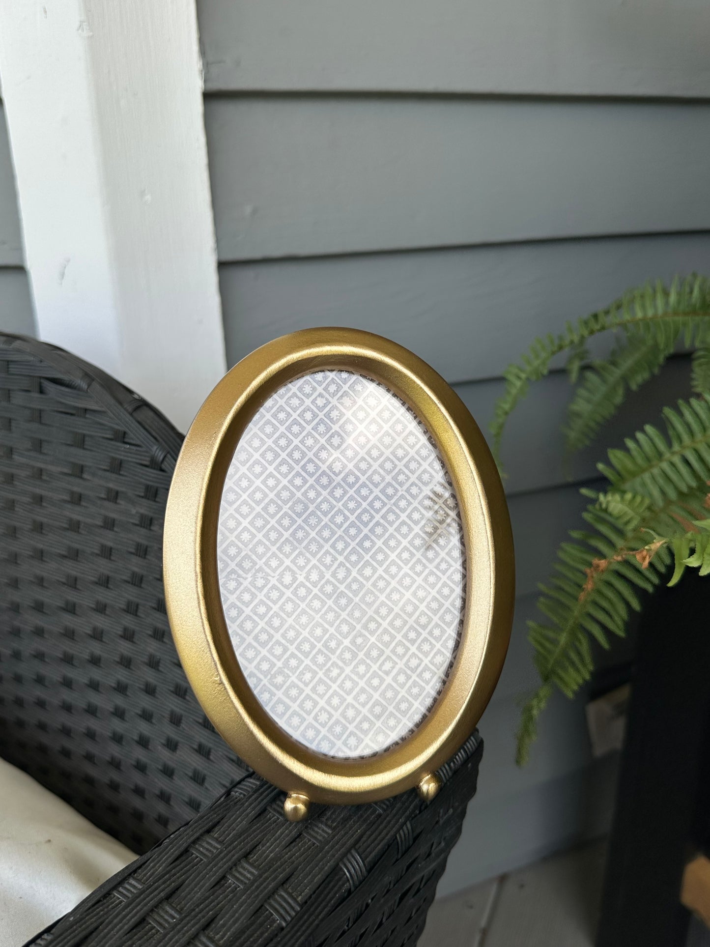 Modern Oval Photo Frame